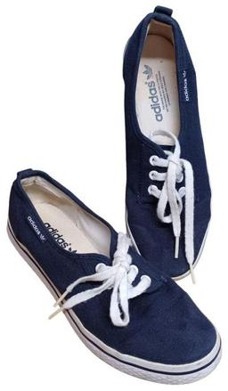 Adidas Canvas Sneaker AU7