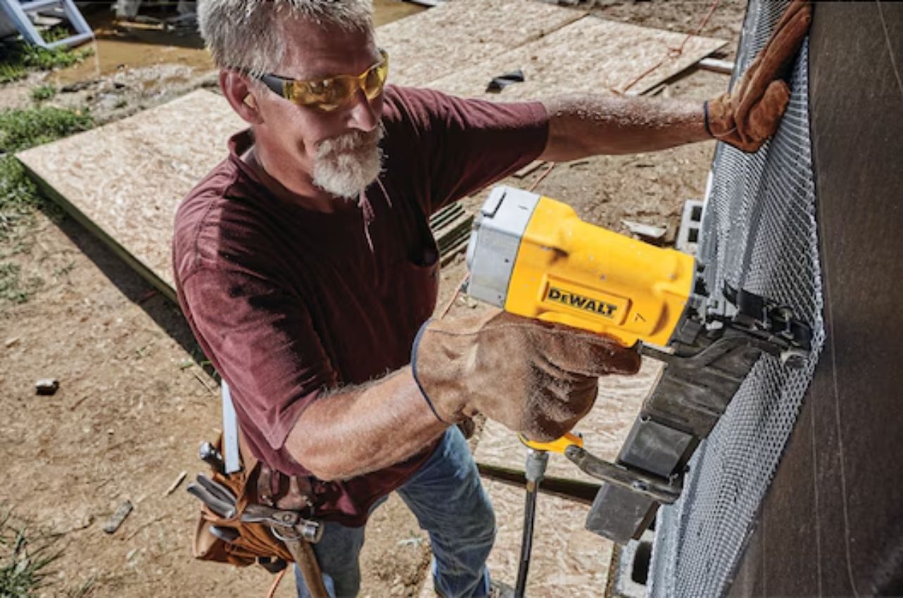 Dewalt DW451S2-R 16 GA Wide Crown Lathing Stapler